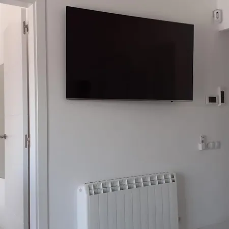 White * 료렛 드 마르